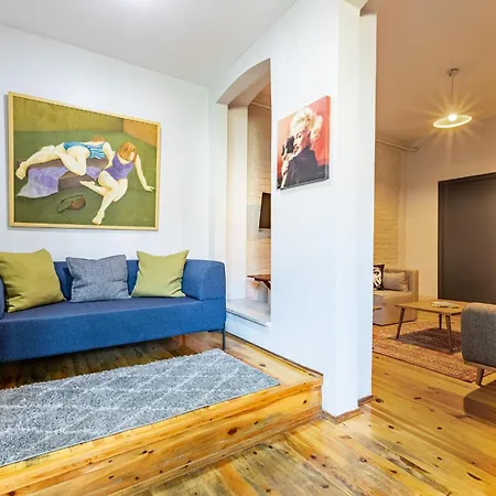 1 Bd Chic Garden Flat In Taksim * Стамбул