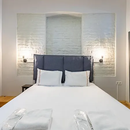 1 Bd Chic Garden Flat In Taksim *