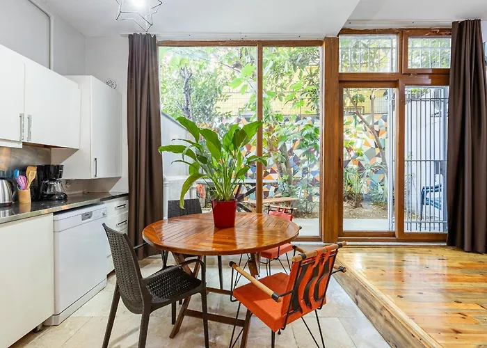 1 Bd Chic Garden Flat In Taksim * Стамбул