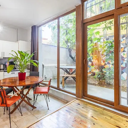 1 Bd Chic Garden Flat In Taksim 이스탄불