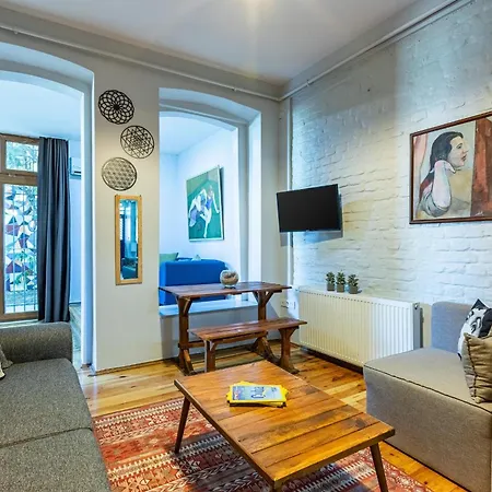 1 Bd Chic Garden Flat In Taksim 아파트 이스탄불