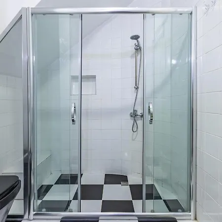 1 Bd Chic Garden Flat In Taksim 이스탄불
