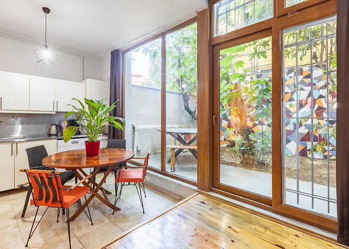 1 Bd Chic Garden Flat In Taksim 이스탄불
