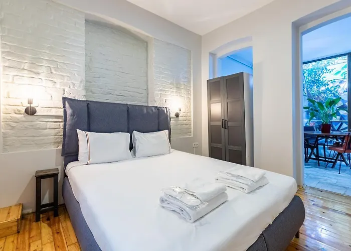 1 Bd Chic Garden Flat In Taksim 아파트